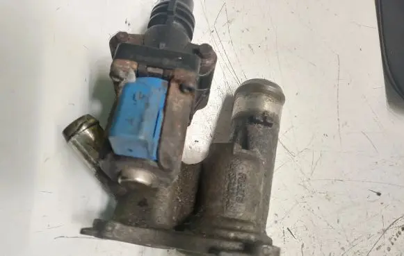 Ford Focus Thermostat housing BM569K478AA