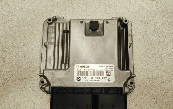 BMW 5 F10 F11 Engine control unit/module 8573257 0281019680 031009696