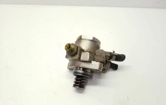Volkswagen Jetta VI Fuel injection high pressure pump 04E127026AG