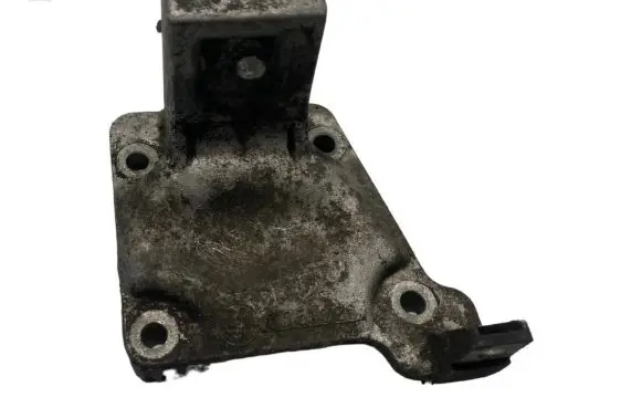BMW 5 E39 Engine mounting bracket 6751226