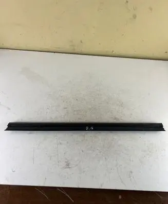 Jeep Grand Cherokee Rubber seal rear door window/glass 