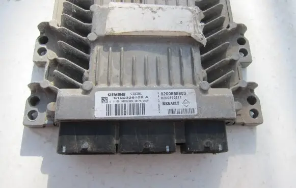 Renault Megane II Engine control unit/module S122326109A 8200565863 8200592611