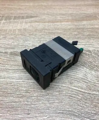 Volkswagen PASSAT B5.5 Seat heating switch 3B0963563A