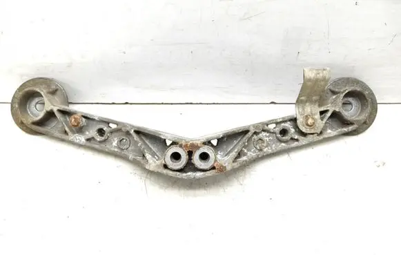 BMW Z4 E85 E86 Rear differential/diff mount bracket 33326758163 6758163