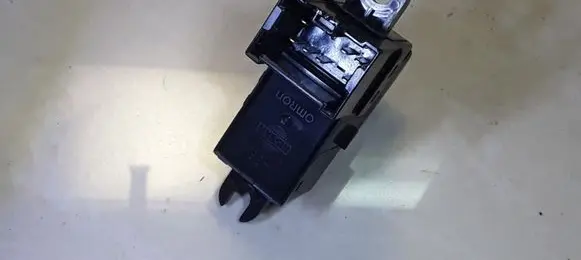 Nissan Primera Electric window control switch