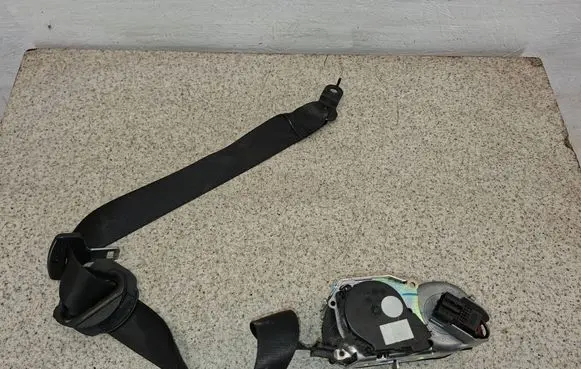 Mercedes-Benz R W251 Front seatbelt 33042837 A2518603885