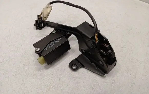 BMW 5 E39 Tailgate window lock/catch/latch 8238469 51248238469