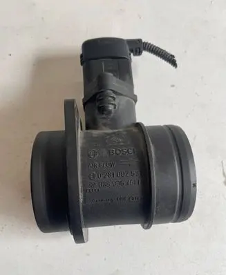 Volkswagen Golf V Mass air flow meter 0281002531 038906461B