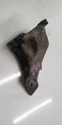 BMW 5 E60 E61 Engine mounting bracket 6777056 138074