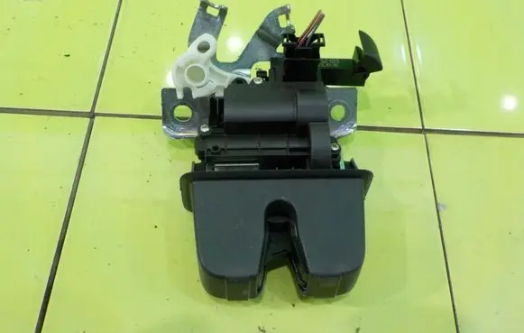 Volkswagen PASSAT B8 Tailgate exterior lock 3G0827503C