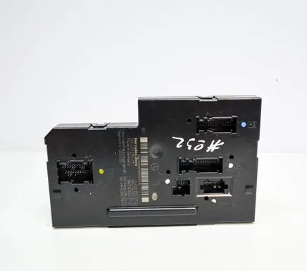 Mercedes-Benz C W204 Central body control module A2049000902