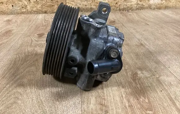 Honda FR-V Power steering pump 001827F