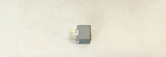 Audi A4 S4 B5 8D Other relay 443951253k 899512