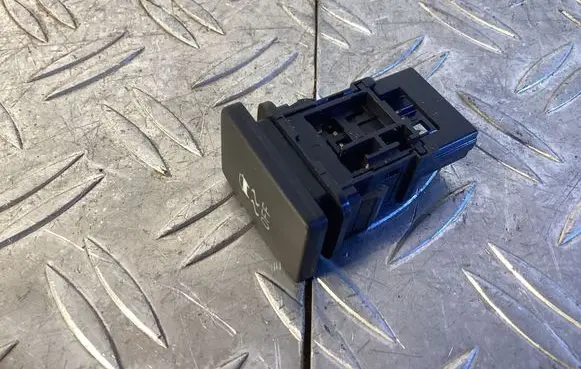 Toyota Land Cruiser (J150) ESP (stability program) switch 15C032