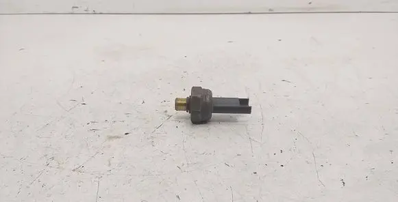 BMW 3 E90 E91 Fuel pressure sensor 7547883 51CP0901