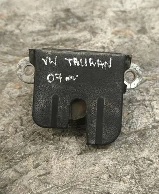 Volkswagen Touran I Tailgate/trunk/boot lock/catch/latch 150K50