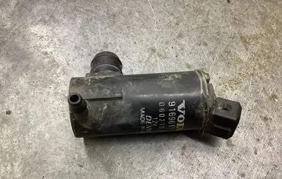 Volvo V70 Windscreen/windshield washer pump 9169611 0602103950