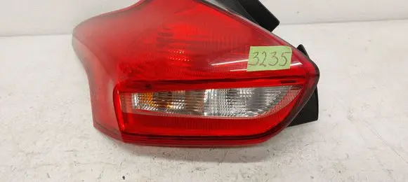 Ford Focus Rear/tail lights E417505