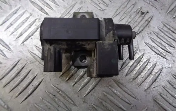Toyota Avensis T250 Vacuum valve 25819-0R011