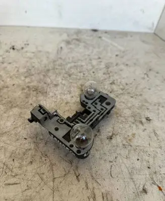 Volkswagen Touareg I Tail light bulb cover holder 7l6945258