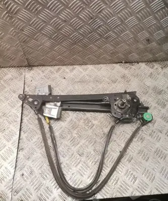 Rear door manual window regulator