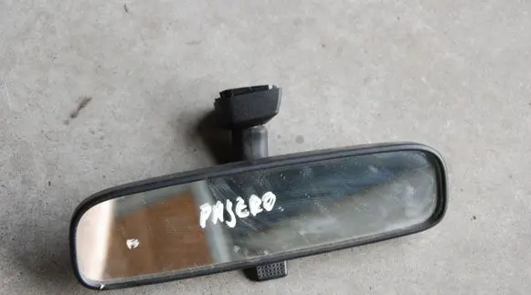 Mitsubishi Pajero Rear view mirror (interior) E11026001