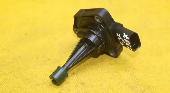 Volkswagen Golf VII Oil level sensor 04E907660A