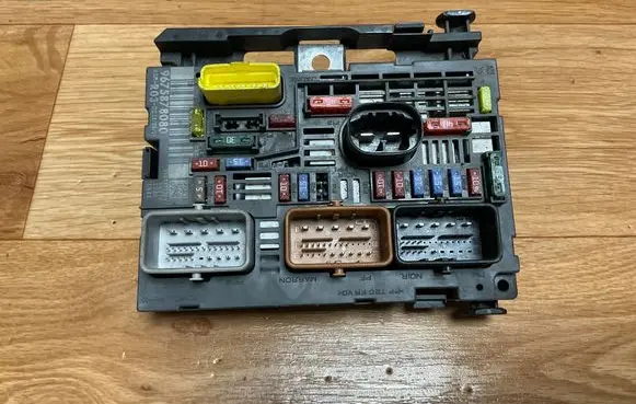 Peugeot Expert BSM Control unit 9675878080