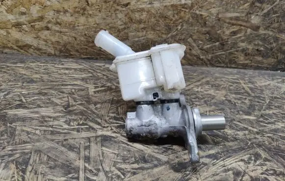 Nissan Note (E12) Master brake cylinder 32668269