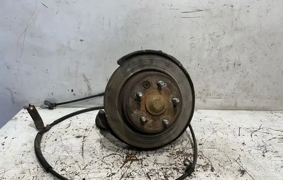 Honda FR-V Rear wheel hub spindle/knuckle 