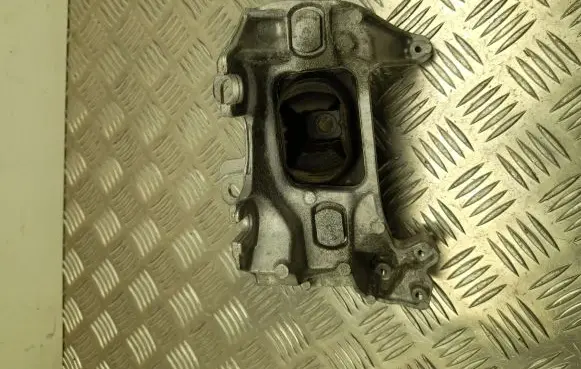 Renault Zoe EGR valve cooler bracket 112223722R