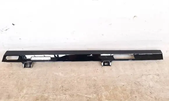 Dashboard glove box trim
