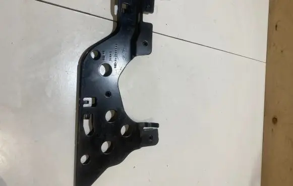 Ford Mustang VI Other engine bay part FR3B6301652A