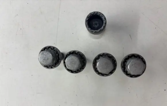 Volvo S90, V90 Nuts/bolts 