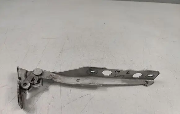 Engine bonnet/hood hinges