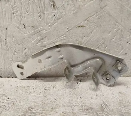 Opel Insignia B Fender mounting bracket 39063367