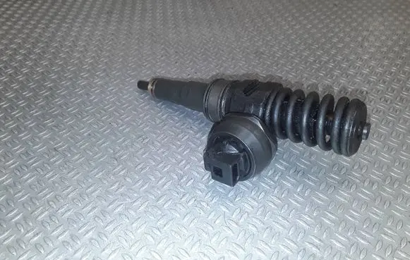 Volkswagen Golf Plus Fuel injector 038130073BN 0414720313