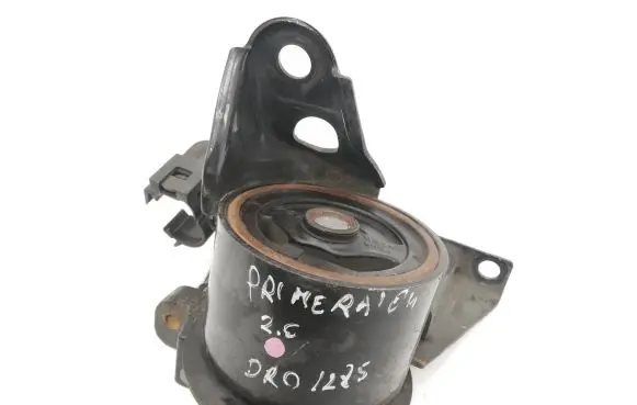 Nissan Primera Engine mount bracket