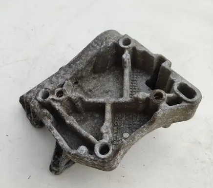 Citroen C4 I Engine mounting bracket