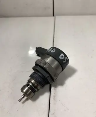 Volvo S60 Fuel pressure regulator 30777576