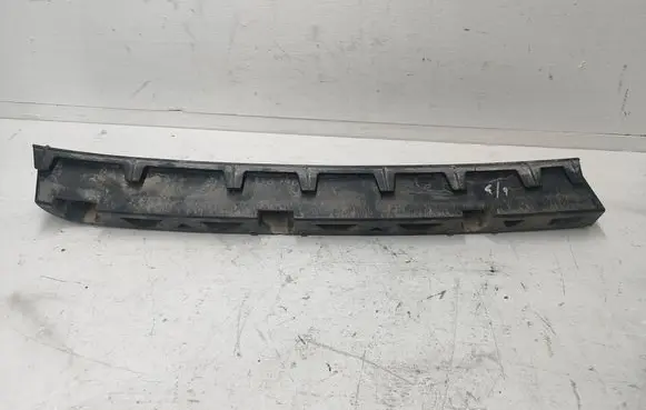 Rear bumper mounting bracket