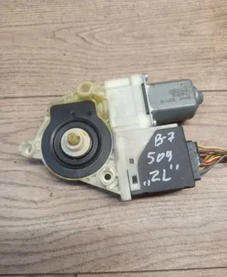 Volkswagen PASSAT B7 Rear door window regulator motor C12933100 120716 3AA959795