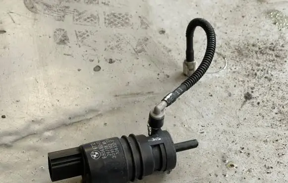 BMW X5 E70 Windscreen/windshield washer pump 6934160 3095102 10833217