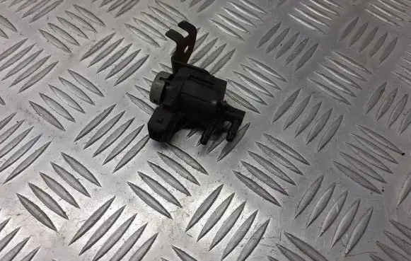 Volkswagen PASSAT B5.5 Vacuum valve 1J0906283A