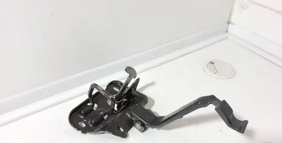Audi A4 S4 B5 8D Engine bonnet/hood lock/latch loop/hook 8D0823480 8D0823480B