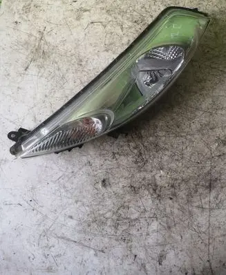 Nissan Juke I F15 Headlight/headlamp