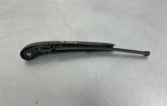 BMW 2 F46 Rear wiper blade arm 7366061