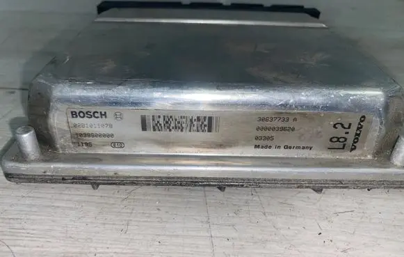 Volvo S80 Engine control unit/module 30637733A 0000039620 03305