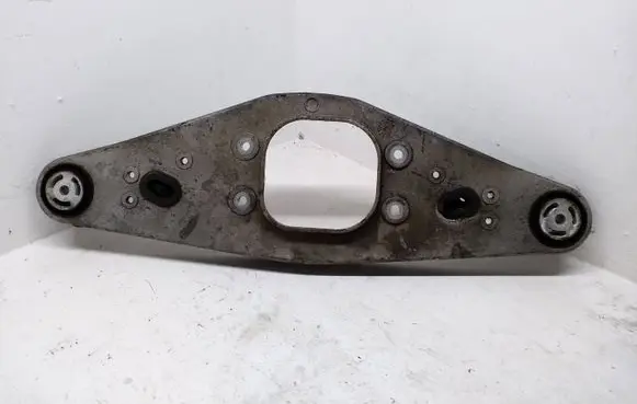 Mercedes-Benz CLS C219 Rear differential/diff mount bracket A2303521806