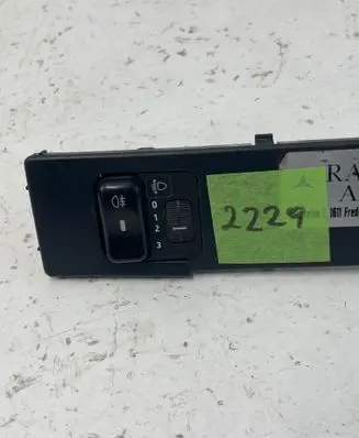 Mercedes-Benz Sprinter W901 W902 W903 W904 Headlight level height control switch 0075451624